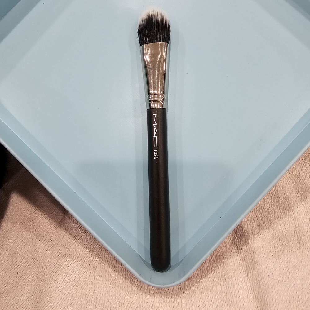 MAC Cosmetics 132S Duo Fibre Foundation Makeup Brush